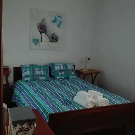 A Casa Dos Padrinhos Pensionat Atouguia Da Baleia